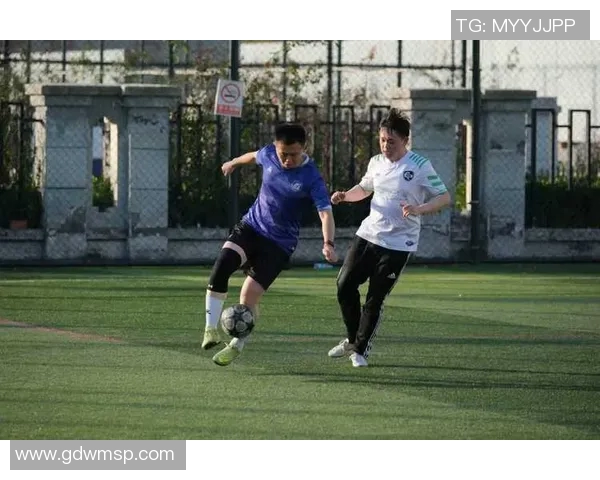 清华大学足球队奋勇拼搏展现青春风采助力校园文化建设与体育精神传播 清华大学足球队奋勇拼搏展现青春风采助力校园文化建设与体育精神传播